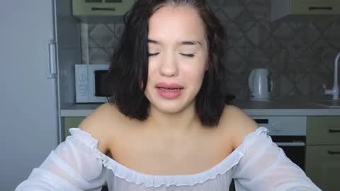 Mia online show from February 26, 9:42 pm