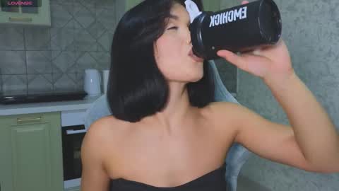 Mia online show from October 18, 9:52 pm