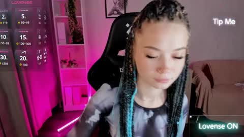 Mia  GMT7 Mon Tue Wen Thur 1000am-0300pm Sat 0300am-0900am online show from November 23, 1:03 am