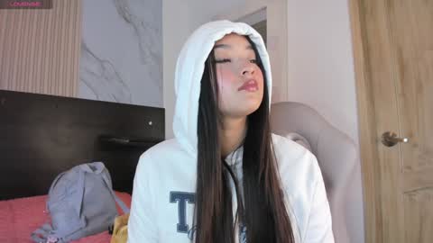 Mia online show from January 24, 1:36 pm