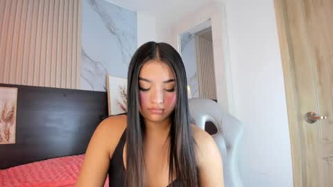 Mia online show from February 24, 9:43 am