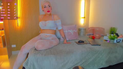 Mia  online show from October 3, 12:46 pm