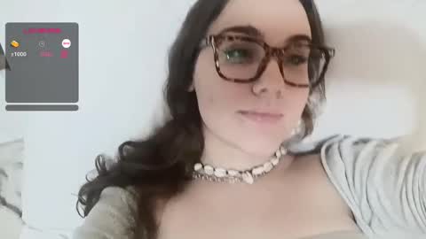 Snapshot of mia_boone chatting on February 17, 7:15 am mia_boone online show from February 17, 7:15 am