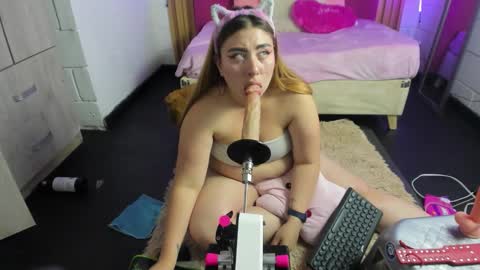 Mia  online show from November 7, 11:29 pm