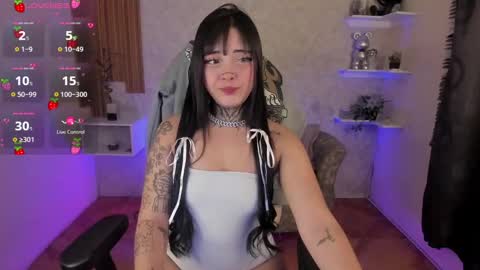 Snapshot of mia_cat05 chatting on February 19, 7:17 am Mia online show from February 19, 7:17 am