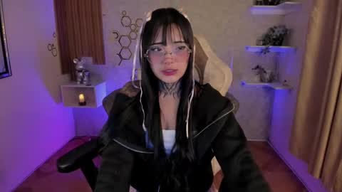 Snapshot of mia_cat05 chatting on September 21, 7:34 am Mia online show from September 21, 7:34 am