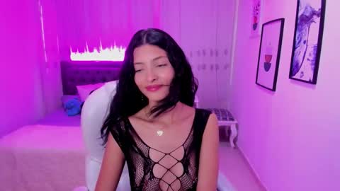 Mia online show from November 26, 9:00 pm