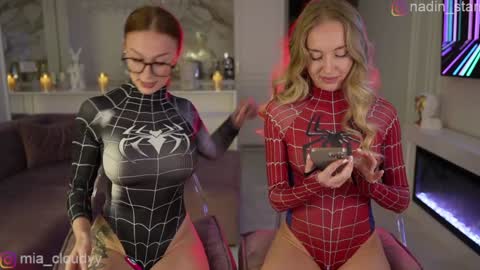 Mia and friends online show from January 19, 2:05 pm