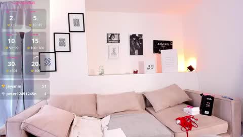 mia_corner online show from September 28, 6:28 pm