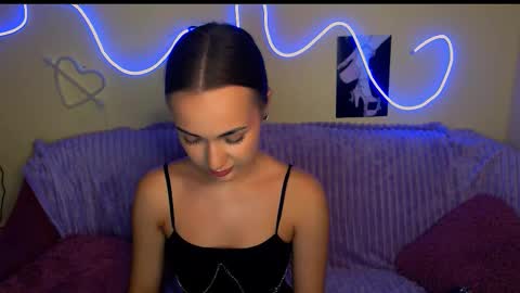 mia_cutie77 online show from September 25, 10:44 am