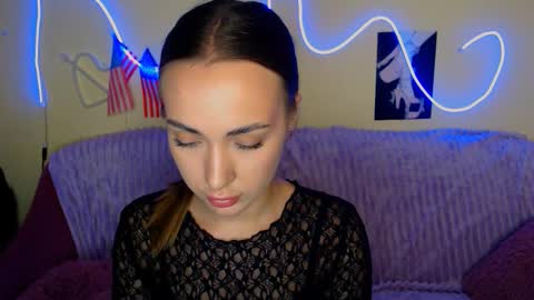 mia_cutie77 online show from September 18, 10:52 am