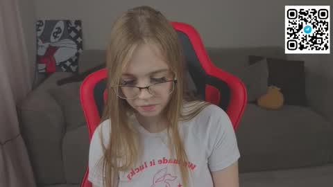 Mia online show from October 6, 8:32 am