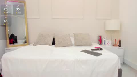 mia_dolcee online show from October 31, 12:05 pm