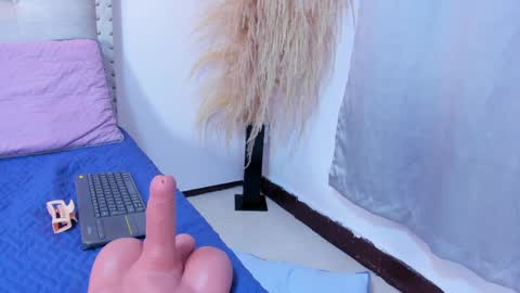 MIA help me get to 25 hands up online show from March 31, 3:29 am