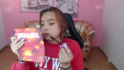 Mia online show from October 16, 1:11 pm