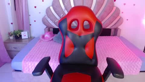 mia online show from April 6, 12:41 am