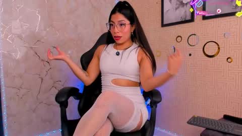 Mia online show from February 9, 3:26 pm