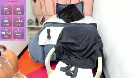  MIA HOLLY  online show from September 10, 8:10 pm