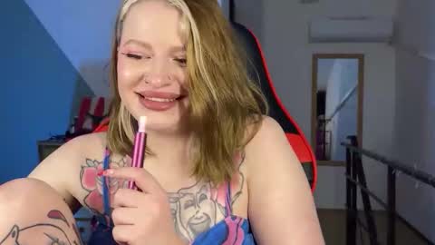 Mia online show from September 16, 5:05 pm