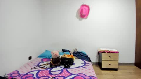 mia kaneee online show from December 28, 10:02 pm