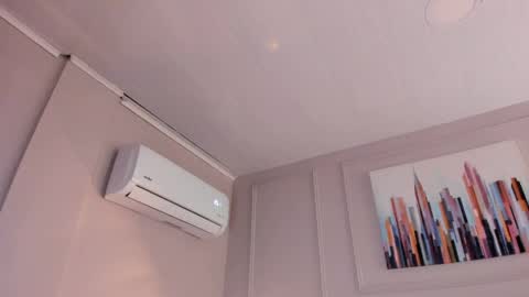 Mia online show from April 9, 6:30 am