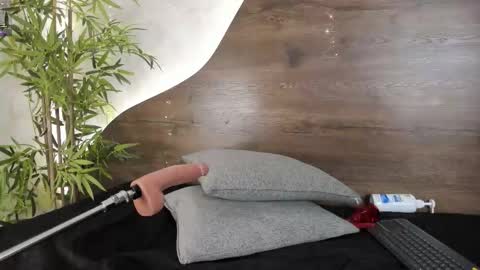 mia_lacy online show from November 28, 8:27 pm