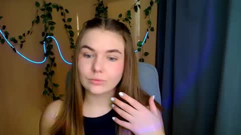 mia_lemm online show from March 16, 7:23 am