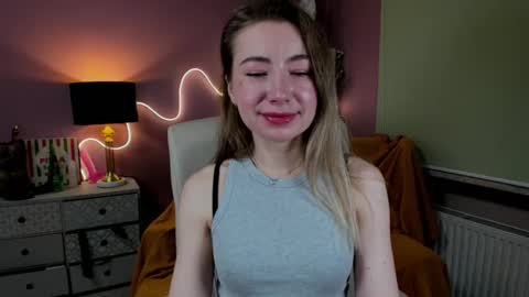 Mia online show from December 17, 7:37 am