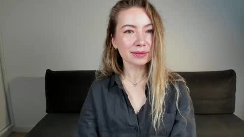 Mia online show from November 26, 7:49 am