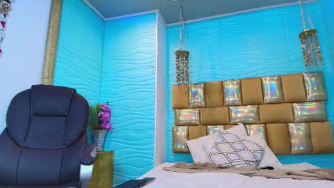 mia montess online show from December 17, 8:15 pm