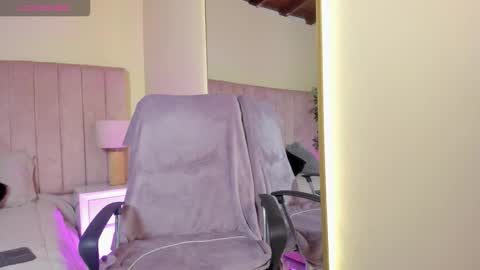 mia_mtnz02 online show from October 10, 1:33 am