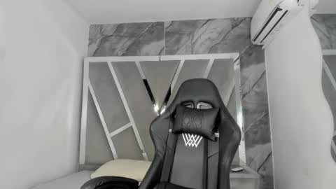 mia_petiteht online show from March 6, 9:14 pm