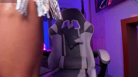 Mia online show from September 26, 4:42 am