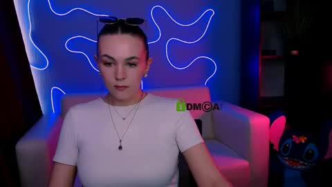 mia online show from April 15, 9:23 am