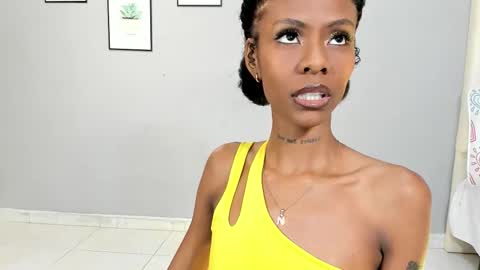 Mia online show from March 12, 2:56 pm