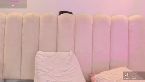 Mia online show from September 12, 12:51 pm