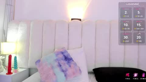 Mia online show from March 8, 3:24 pm