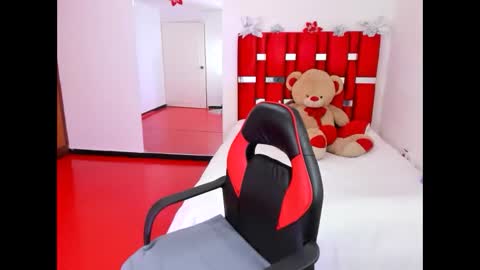 mia online show from March 3, 12:39 am