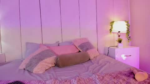 mia rousse25 online show from September 25, 4:25 pm