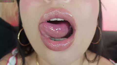 Mia online show from June 9, 1:39 am