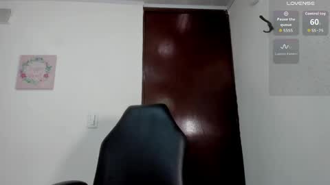 Mia online show from May 14, 4:54 am