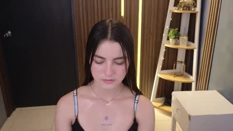 Mia online show from December 5, 10:39 pm