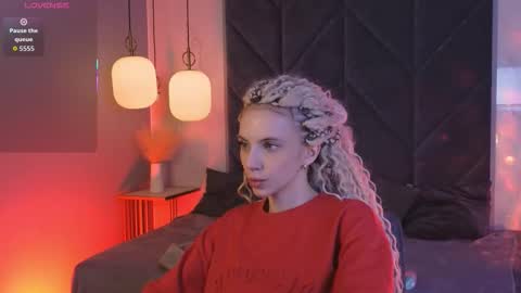 Mia online show from December 15, 7:15 am