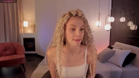 Mia online show from October 20, 6:29 am