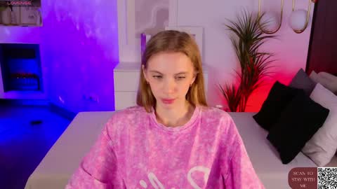 Mia online show from April 2, 6:21 am