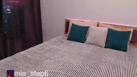 mia_stephan online show from July 2, 4:34 pm