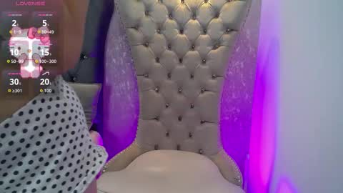 Mia online show from September 27, 1:42 pm