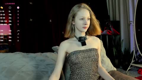 Snapshot of mia_vebes chatting on January 13, 9:09 pm Mia online show from January 13, 9:09 pm