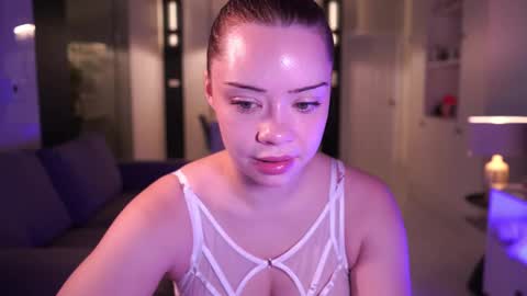 VixenMia online show from October 11, 3:55 am