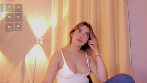 Mia White  online show from April 8, 1:36 pm